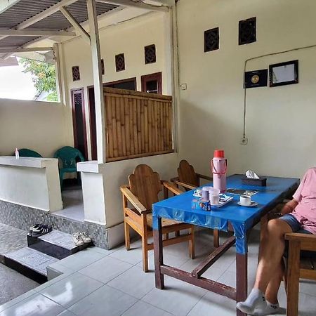 Pedek Homestay Praya Exterior photo