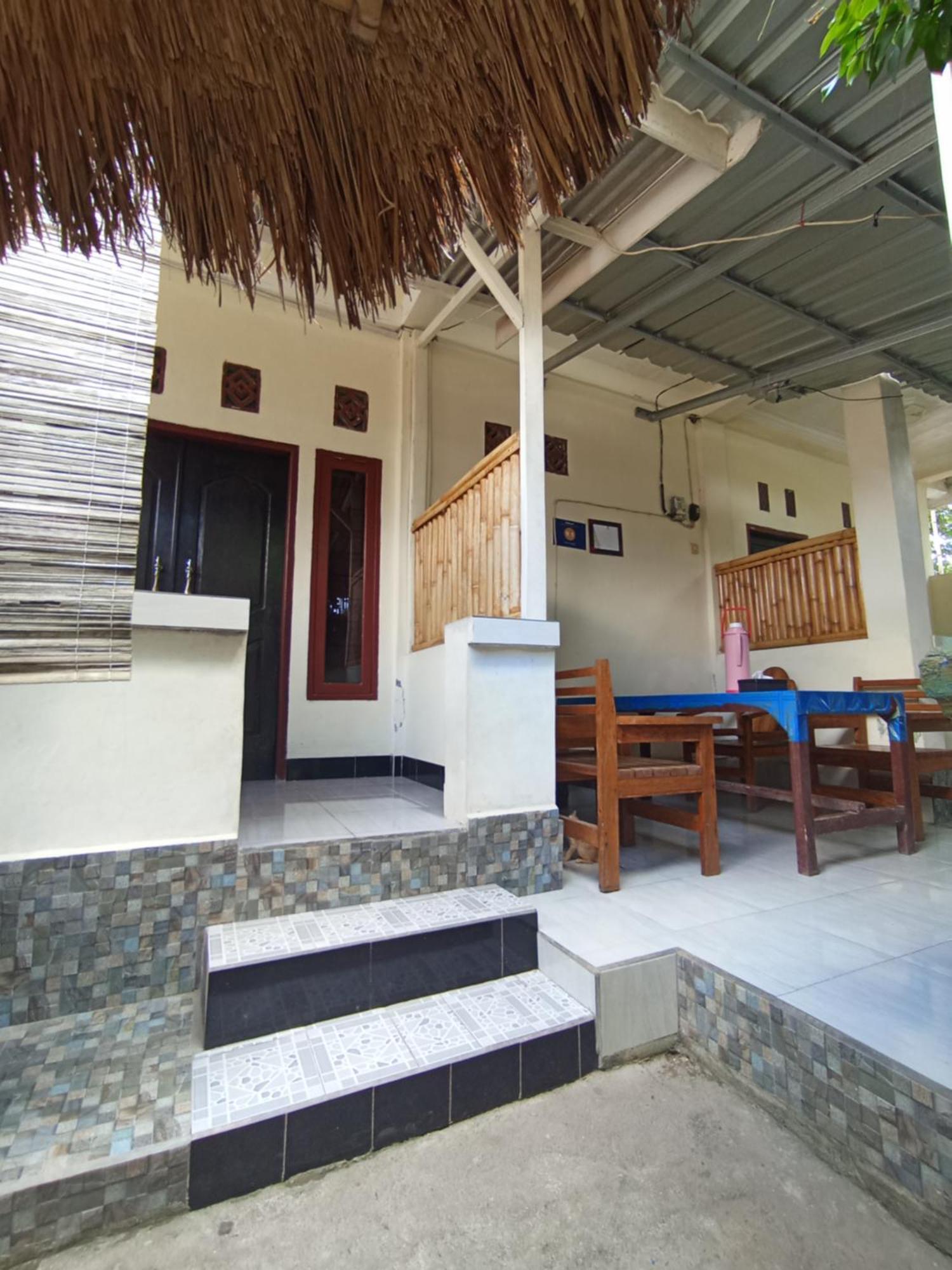 Pedek Homestay Praya Exterior photo